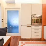 شقة Me Too Exclusive - Calefati Db *
